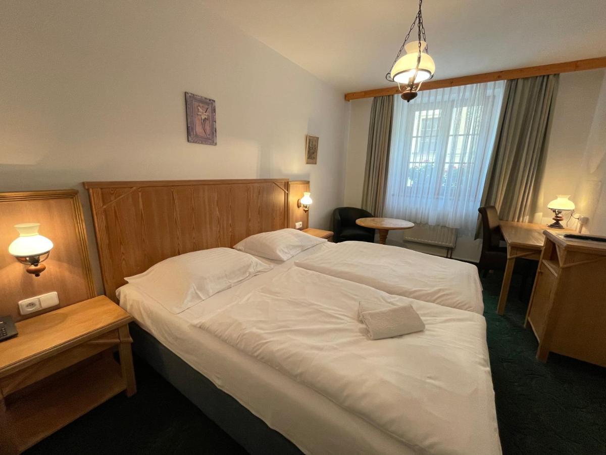 Hotel Ennius Klatovy Buitenkant foto